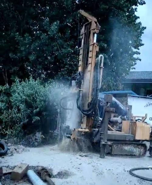 大通区钻岩石井
